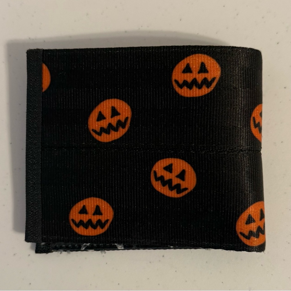 Harveys x Disney Pumpkin Billfold Wallet - Picture 2 of 3